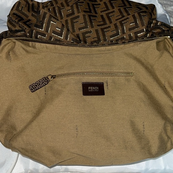 Fendi hobo bag preloved excellent condition gorgeous bag - Picture 9 of 16